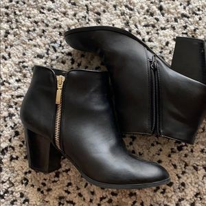 Super cute- black ankle booties